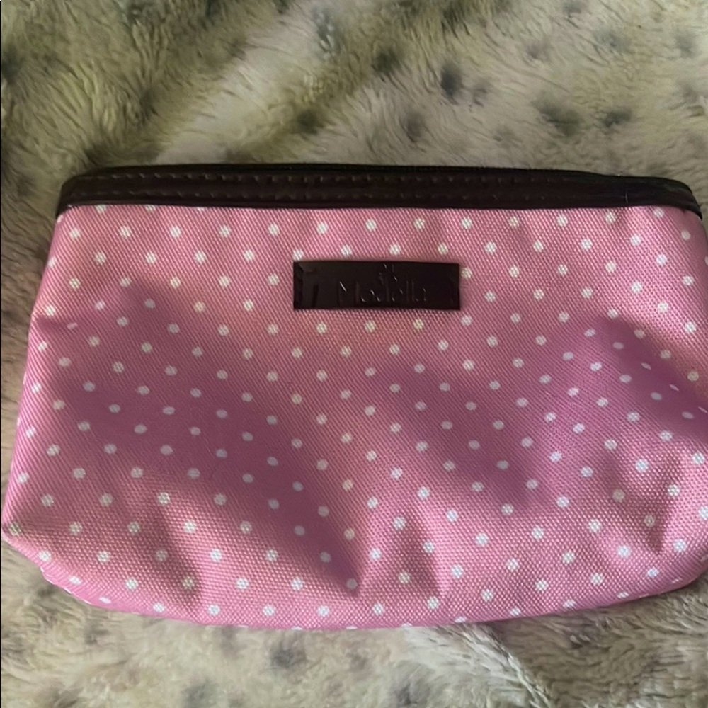 Pink Polka Dot Makeup Bag-Modella